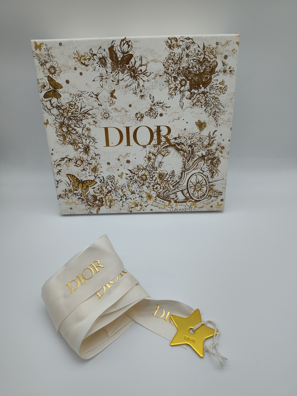 DIOR Le Chariot Gift Box 2" Ribbon Gold Star Charm Tissue Luxury Packaging Set - Picture 4 of 15